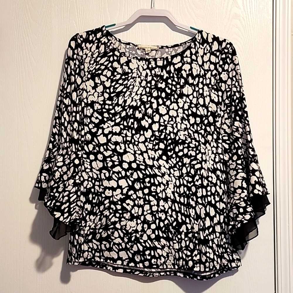 Black & white blouse